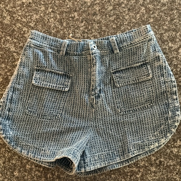 New in Pants - Textured denim shorts! Front pockets, tulip side hem design w/ side slits.